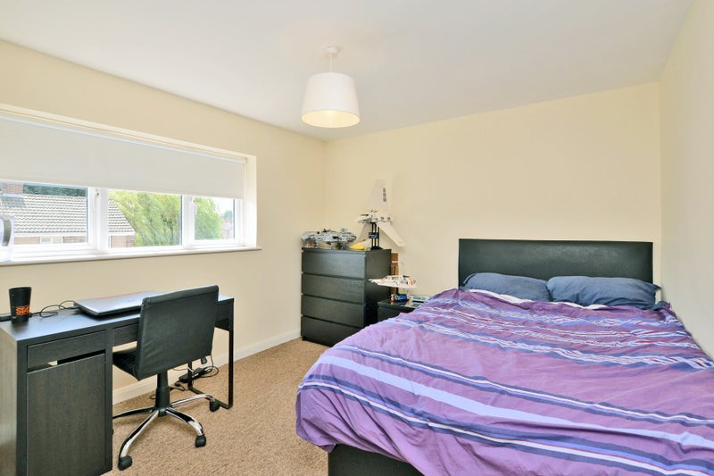 Photo 1: Large Double Room on First Floor