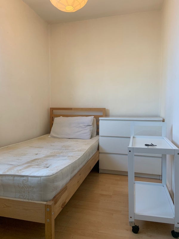 'Single Room in Blackwall All Bills Included' Room to Rent from SpareRoom