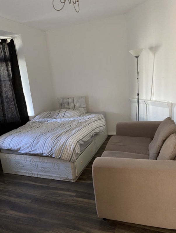 'Harrow flat for rent' Room to Rent from SpareRoom