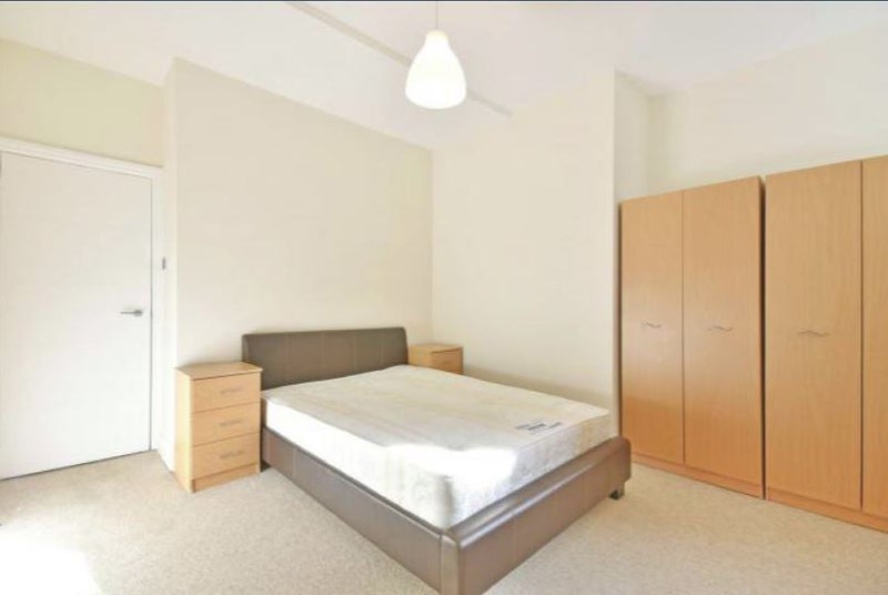 'Large 1 bedroom flat shared garden Kilburn' Room to Rent from SpareRoom