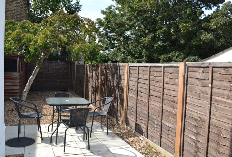 'Extra Large EnSuite Room Near Woolwich Arsenal' Room to Rent from