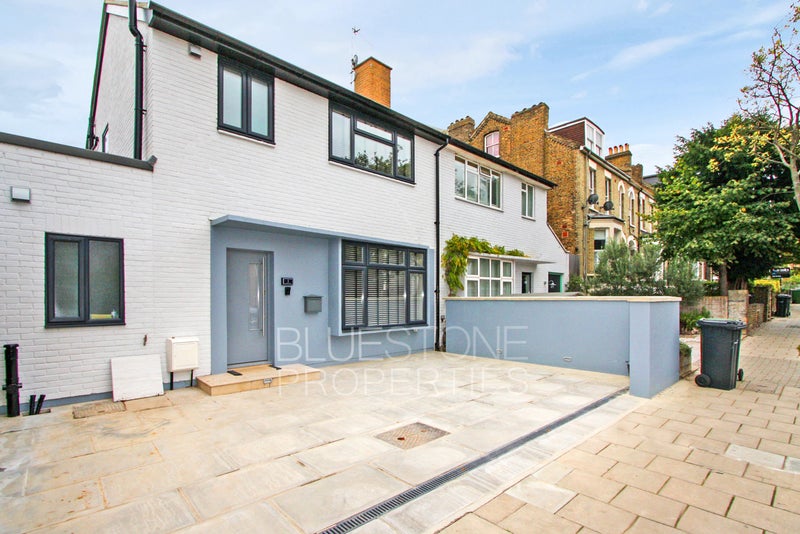 'Large 4Bed/3Bath House Streatham SW16' Room to Rent from SpareRoom