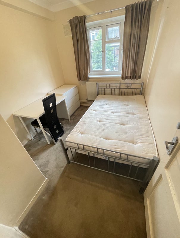 '2 Double Rooms In A Same Flat In Stepney Green ' Room to Rent from
