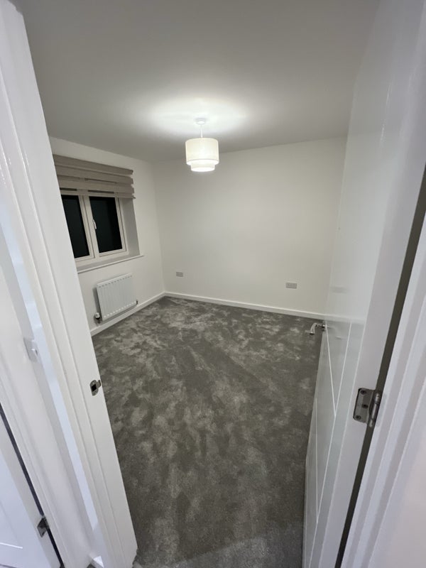 Photo 1: Bedroom 2