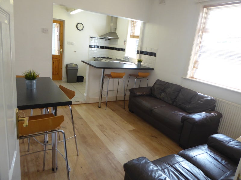 '1 room left! Large 5 bed student house Earlsdon' Room to Rent from