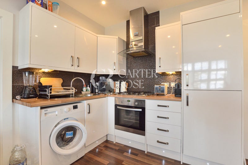 'Fab 1 bed flat close to Streatham Hill Station' Room to Rent from