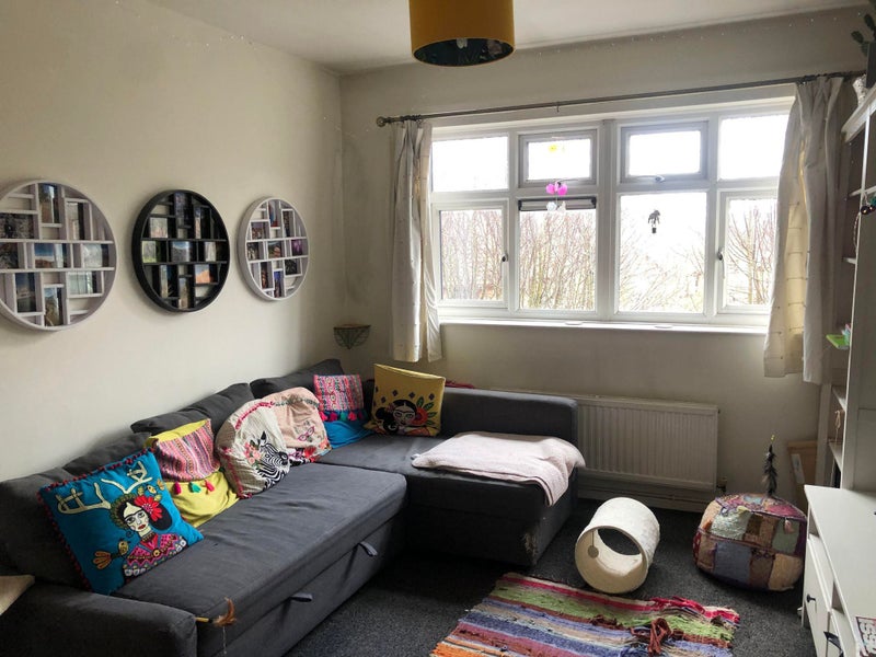 'Cheerful one bed Cowley flat available midSept' Room to Rent from