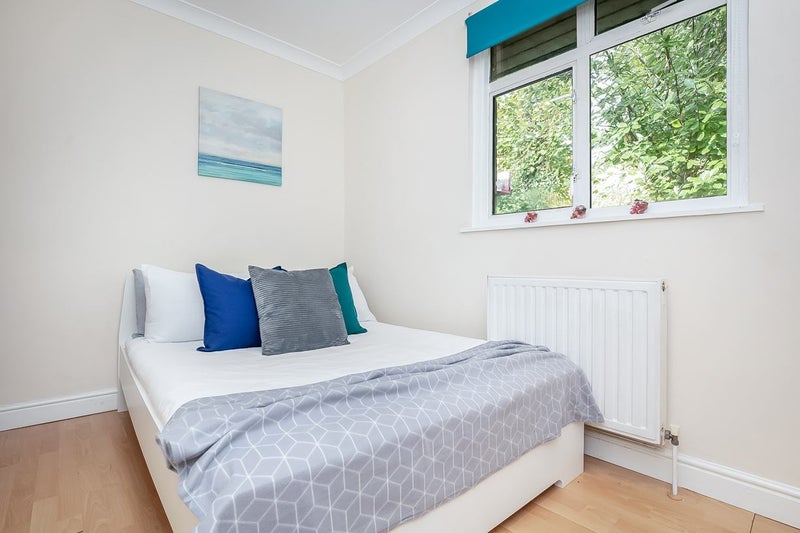 'Huge & Bright Room In Kilburn Av. End August' Room to Rent from SpareRoom