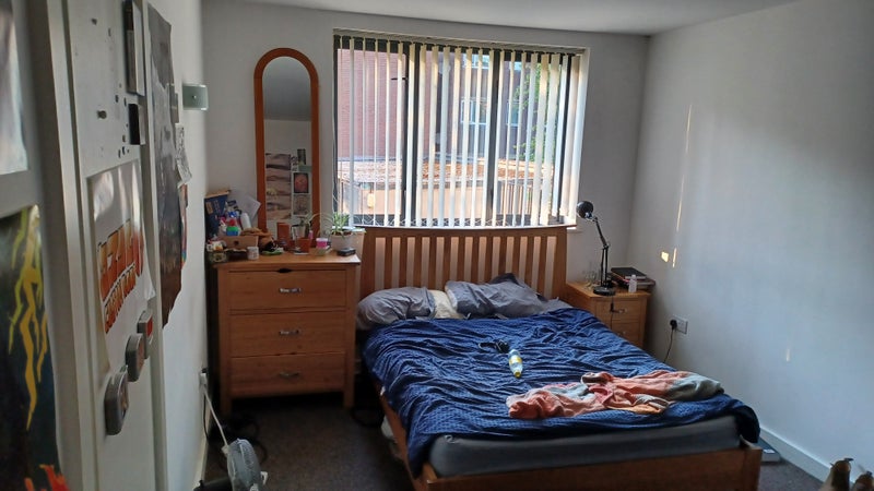 Photo 1: Bedroom 