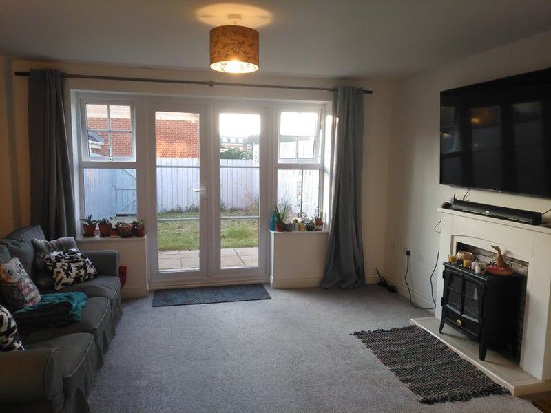 Photo 1: Living room