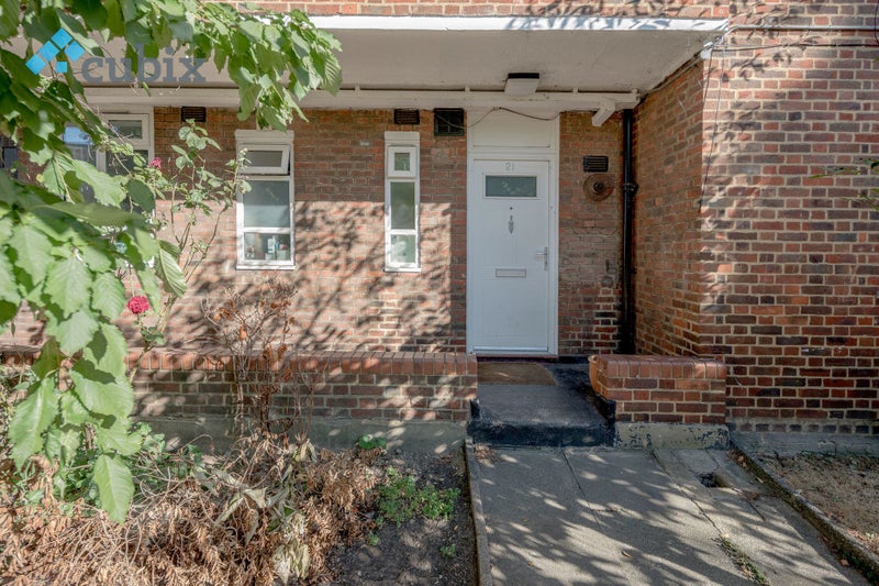 'Ground floor 3 bedroom flat in Parsons Green' Room to Rent from SpareRoom