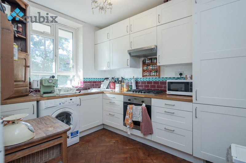 'Ground floor 3 bedroom flat in Parsons Green' Room to Rent from SpareRoom