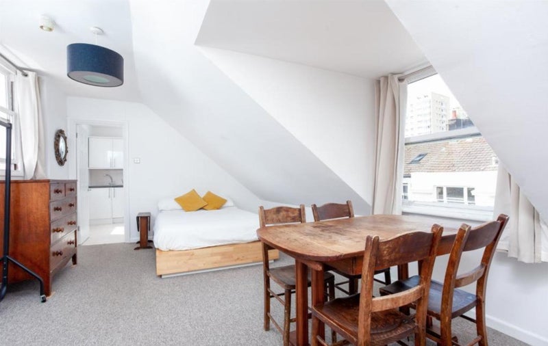 'Short Term Let Kemptown Studio Flat' Room to Rent from