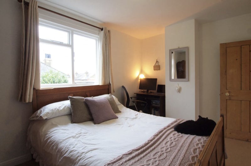 'Double Bedroom Super Close to Ewell West Station' Room to Rent from