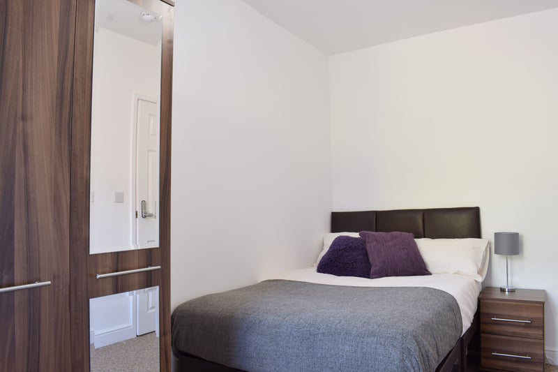 'Double Room Walk to Temple Meads Couples accepte' Room to Rent from