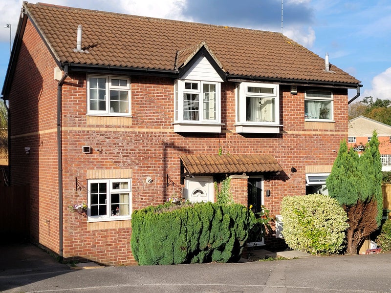 'Double bedroom house In Warmley Bristol' Room to Rent from SpareRoom