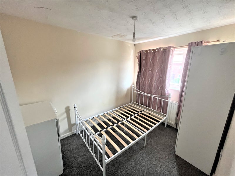 'Yate Small Double Inc Bills' Room to Rent from SpareRoom