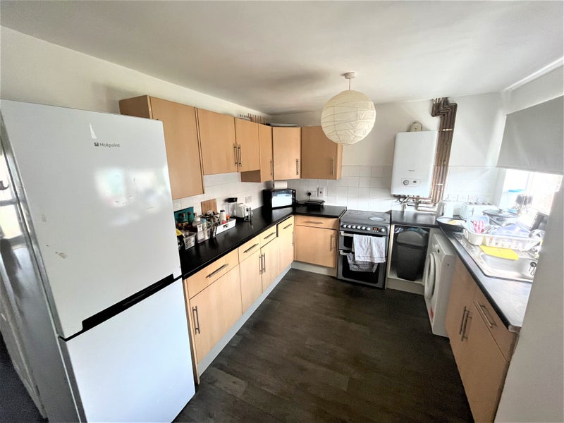 'Yate Small Double Inc Bills' Room to Rent from SpareRoom