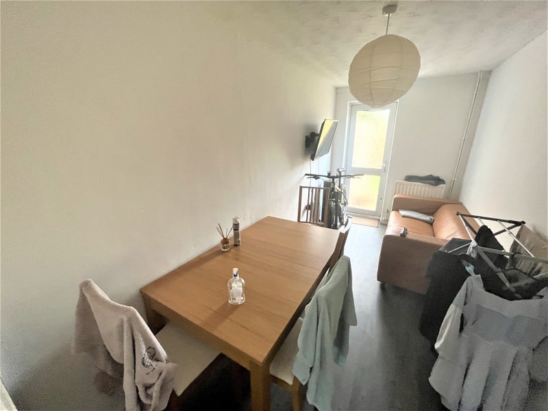 'Yate Small Double Inc Bills' Room to Rent from SpareRoom