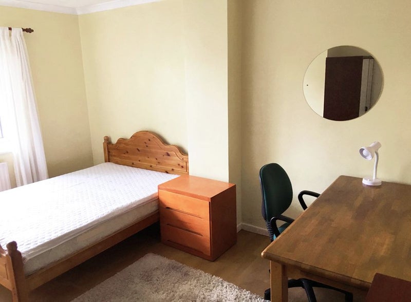 '4 Rooms to Rent in Detached Beeston Student House' Room to Rent from