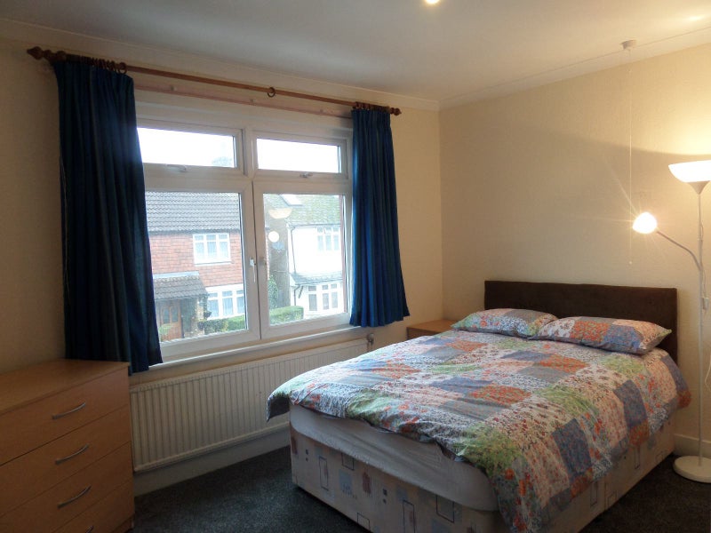 'Bright & Spacious Room In Ashford Bills Inc!' Room to Rent from