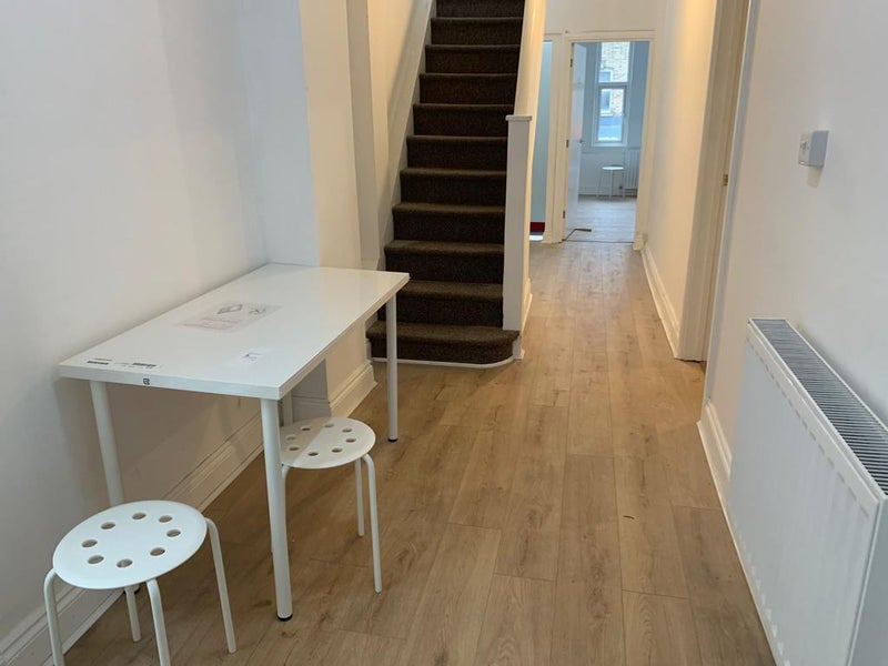 'Cozy double ensuit in 5 min Leyton Station' Room to Rent from SpareRoom