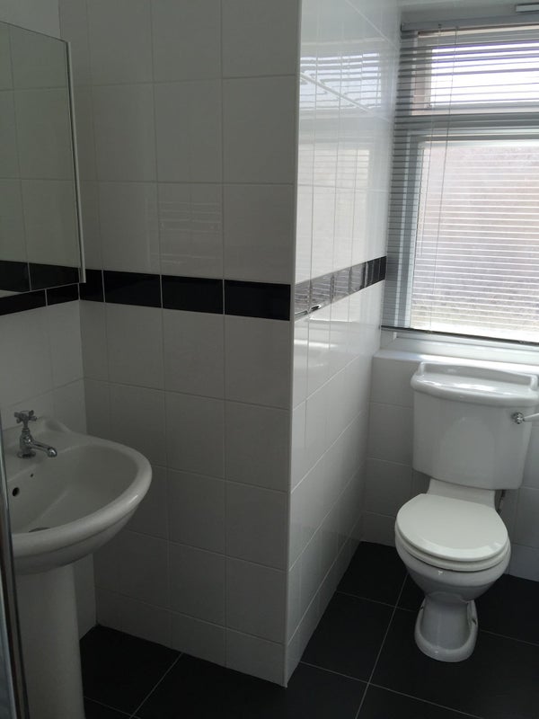 'Clean Large Single Room To Rent In Surbiton' Room to Rent from SpareRoom
