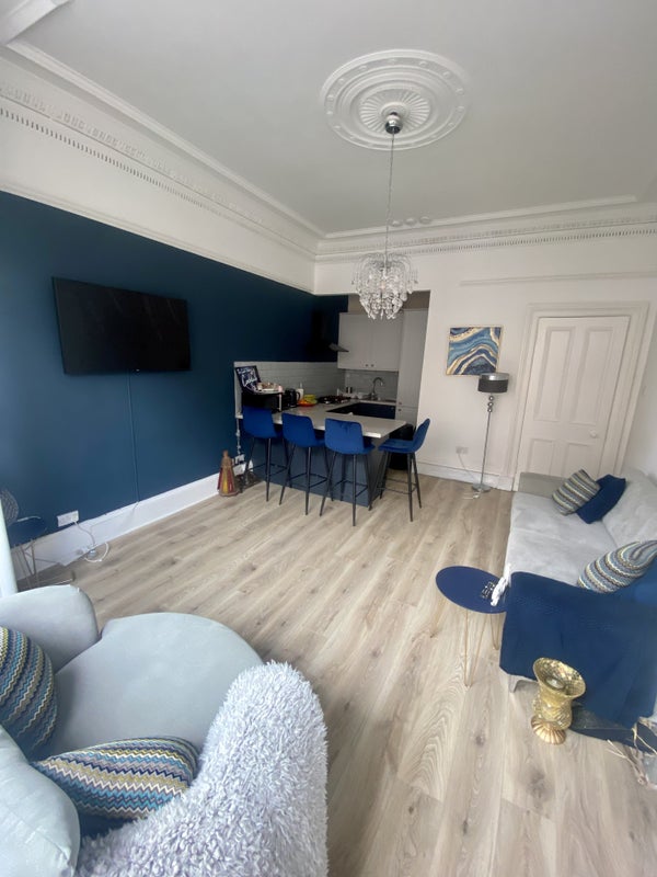'Looking for flatmate 2 bed flat in Cathcart area' Room to Rent from