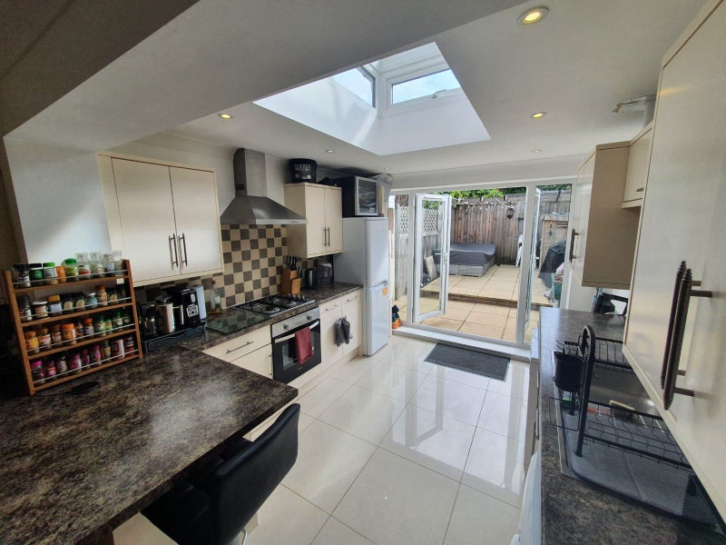Photo 1: Kitchen