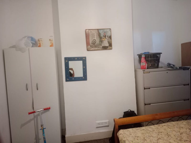 'Rooms to rent just 1 min walk from east ham statin' Room to Rent from