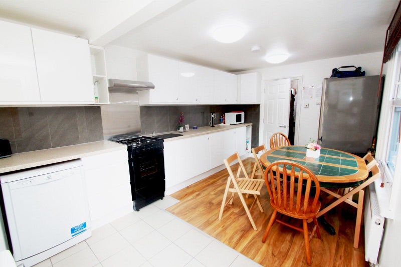 'Large room in Balham ' Room to Rent from SpareRoom