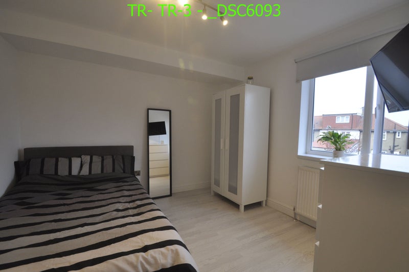 Photo 1: Double bedroom with ottoman. Couples welcome