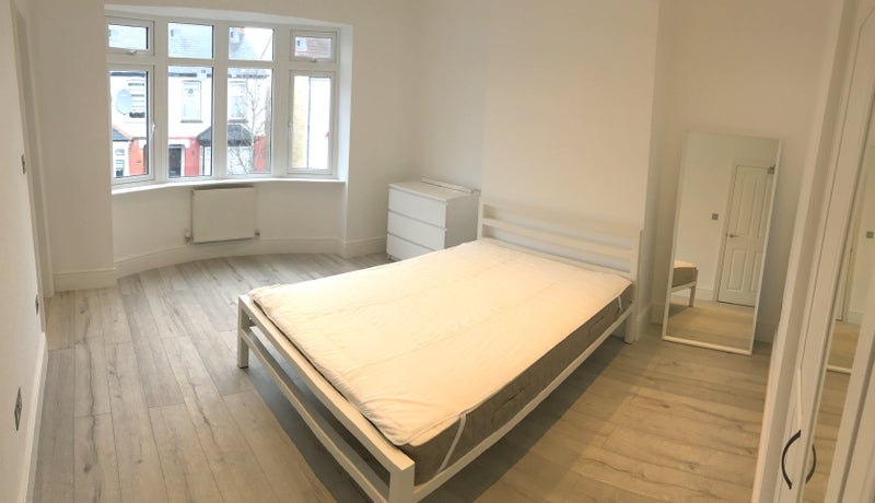 Photo 1: Bedroom 2 - view 2