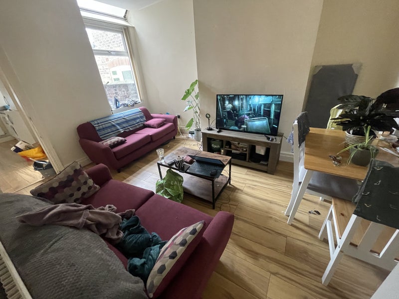 'Furnished Modern 4 bedroom house Old Trafford ' Room to Rent from