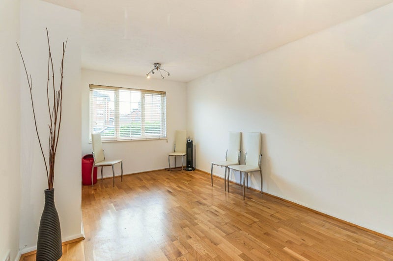 '2 Bed Flat, Sigrist Square, KT2' Room to Rent from SpareRoom