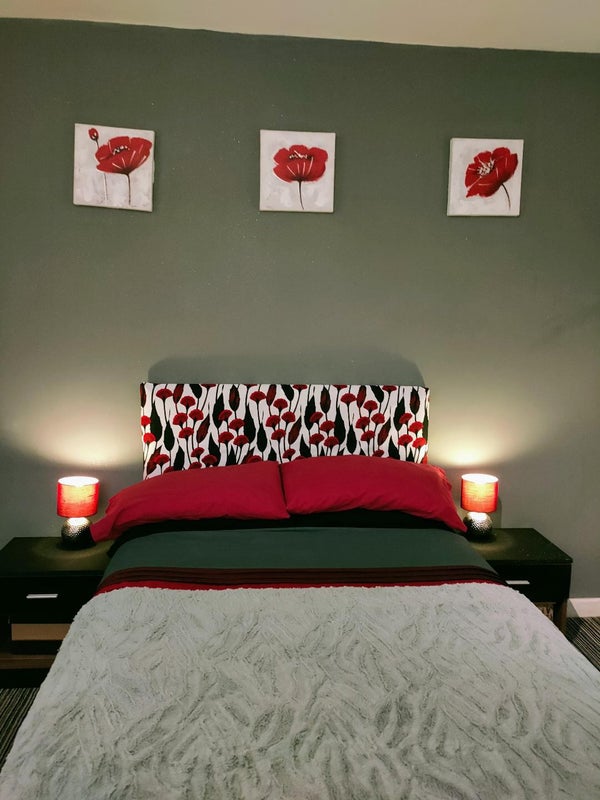 Photo 1: Bedroom
