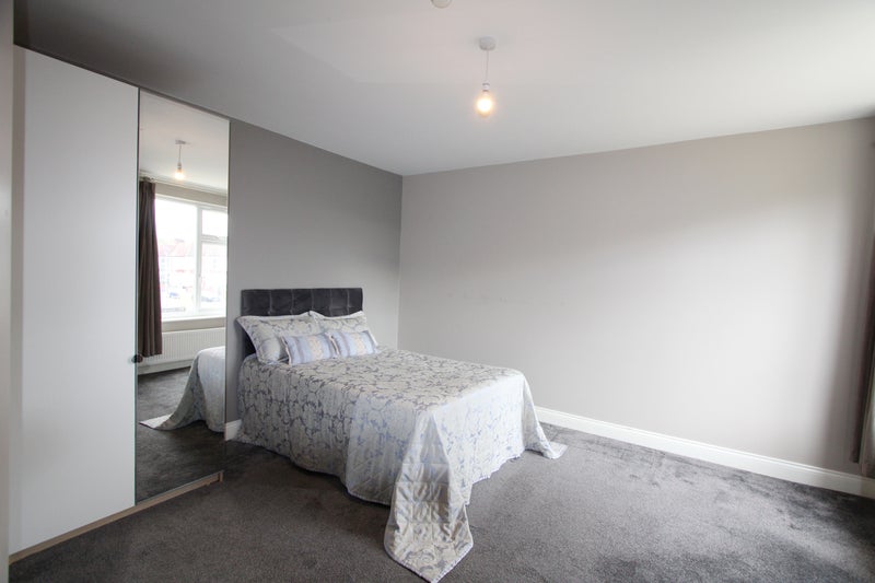 Photo 1: Bedroom