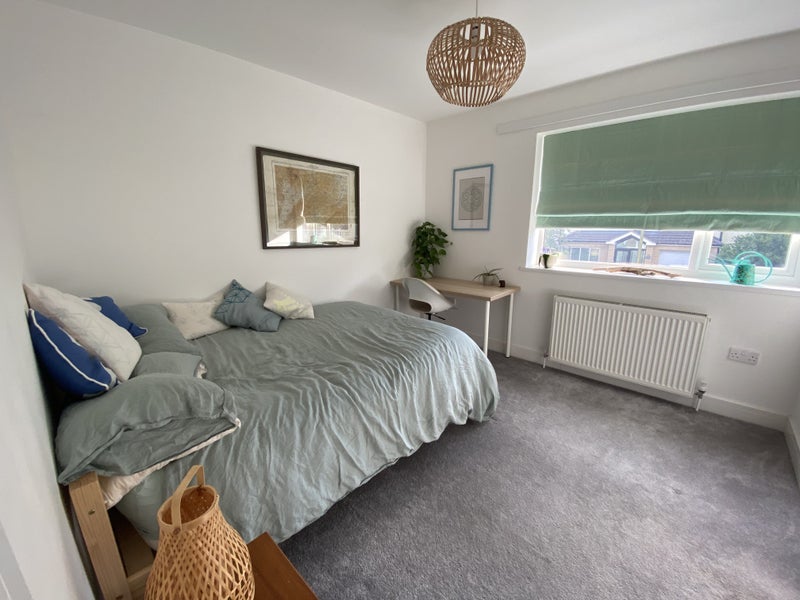 'Light Bright Double EnSuite Room in Marston ' Room to Rent from SpareRoom