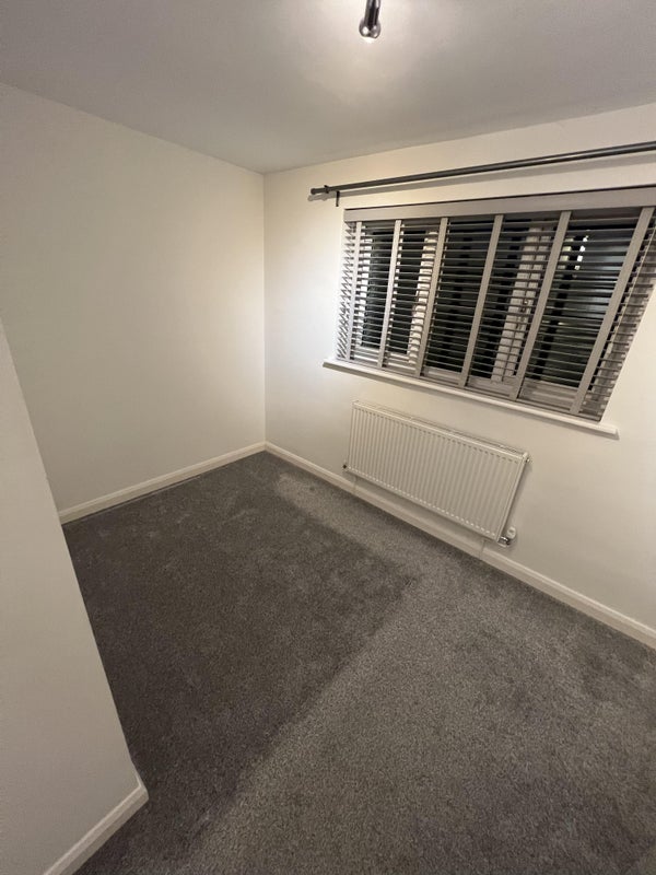 Photo 1: Bedroom 4 (1)