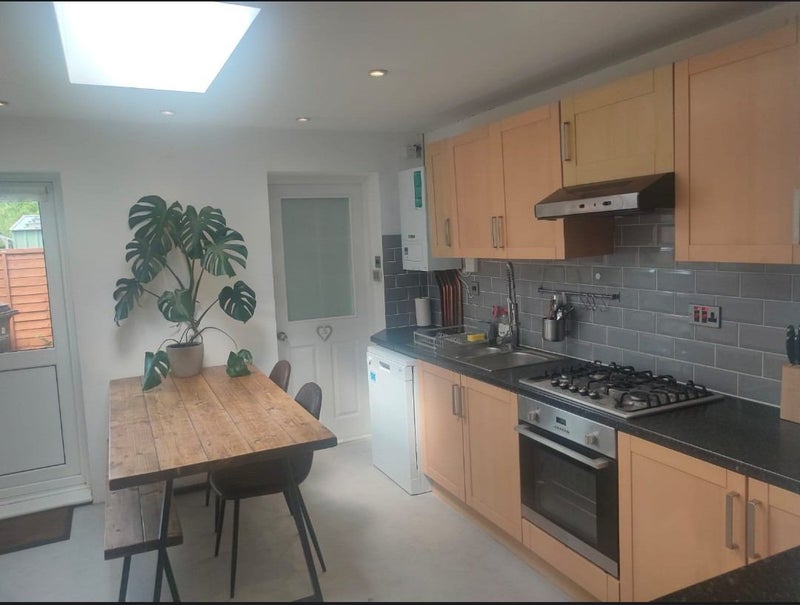 'Double Room Leatherhead' Room to Rent from SpareRoom