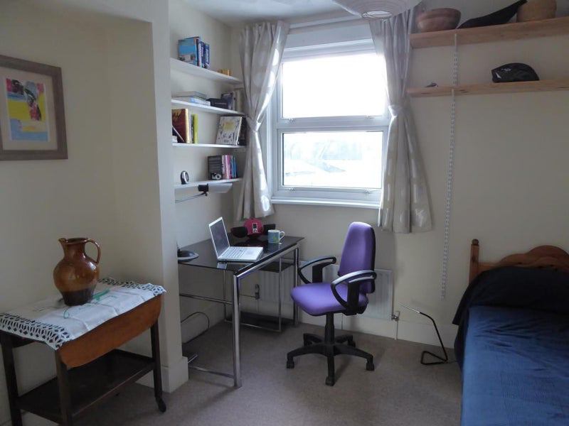 Photo 1: Bedroom