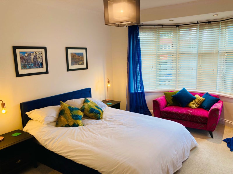 Photo 1: En-suite large kingsize bedroom.