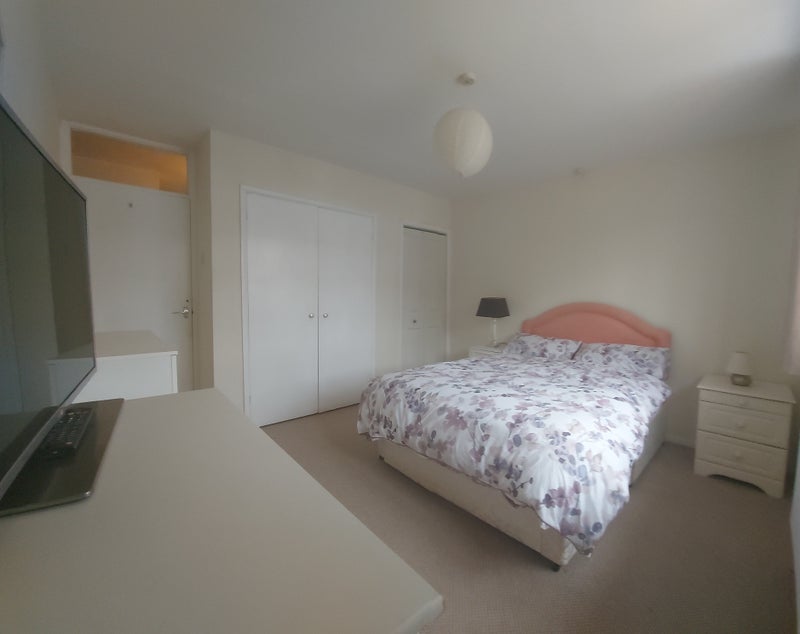'Double Ensuite Nr Croxley Met Line Station' Room to Rent from SpareRoom