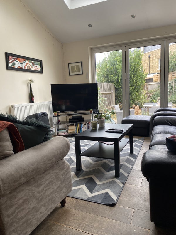 'Double Bedroom Available in Balham' Room to Rent from SpareRoom