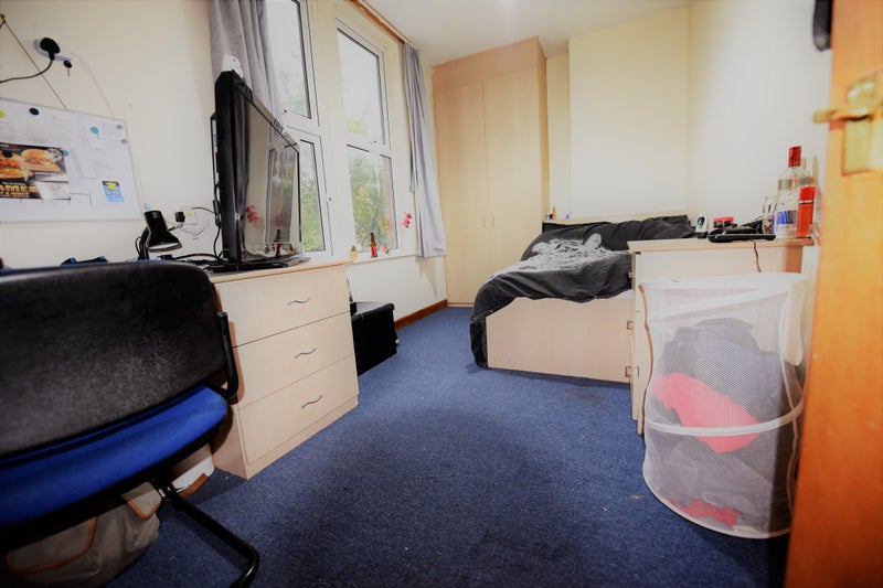 'House Share In Headingley' Room to Rent from SpareRoom