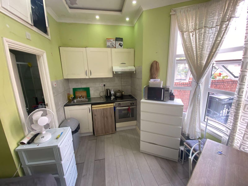 Studio Flat in the heart of Seven Sisters' Room to Rent from SpareRoom