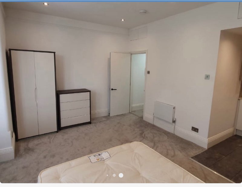 'Newly Refurbished Studio Flat, Surbiton, KT5 8AB' Room to Rent from