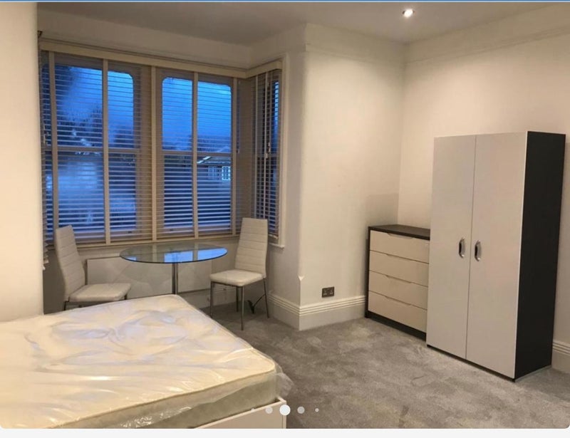 'Newly Refurbished Studio Flat, Surbiton, KT5 8AB' Room to Rent from