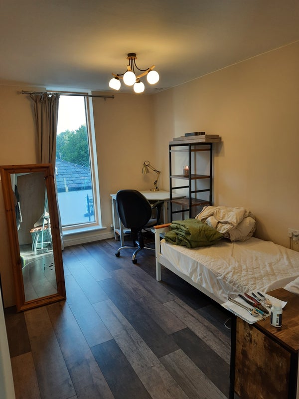 Photo 1: Bedroom (1)