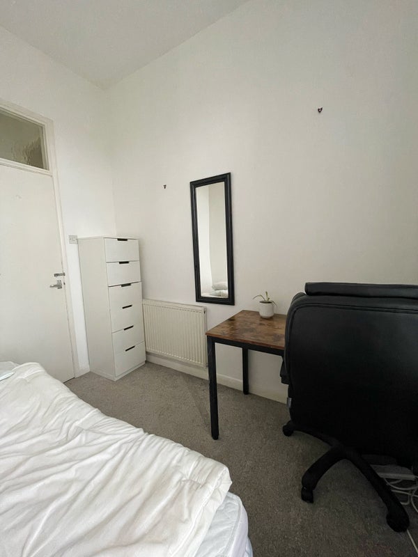 'Single Room Close To Macclesfield Town Centre' Room to Rent from SpareRoom